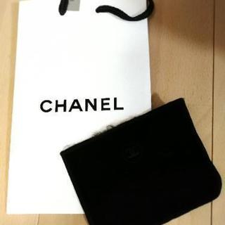 シャネルのファンデーションケースカバ　正規店の袋のセット