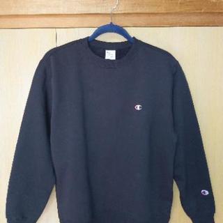 Championの濃紺のトレーナー