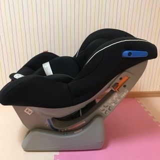 新生児から使えるコンパクトなチャイルドシートの画像