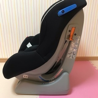 新生児から使えるコンパクトなチャイルドシートの画像