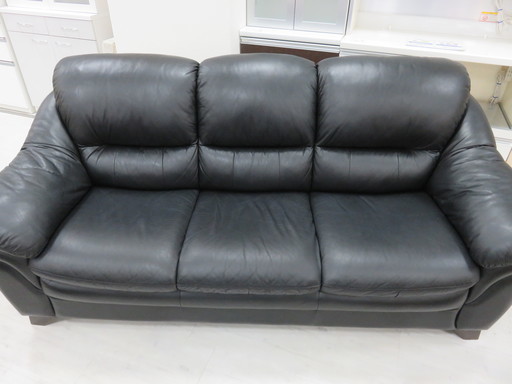 取りに来れる方限定！IDC大塚家具の3人掛けソファ