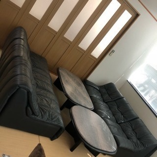 テーブル、ソファー