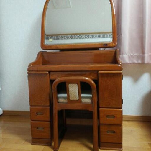 収納たっぷり鏡台