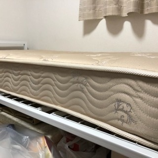 マットレス210×100と組み立て式ベッドの画像