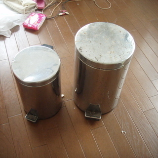 ステンレス　丸型　ゴミ箱　２個　訳あり家具