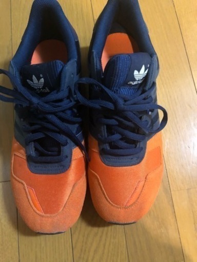 adidas スニーカー