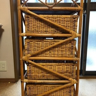 藤製のタンスの画像