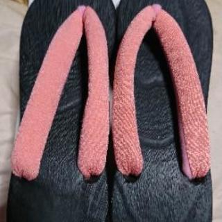 新品のかわいいの鼻緒の下駄です。