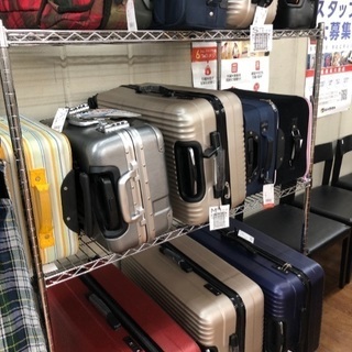 スーツケース入りました。お安いのは1.980円（税抜き）からご用...