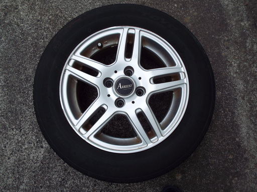 夏タイヤ＋アルミホイール　４本　　トヨタ　ヴィッツ　に使用してました　大きな傷も無く美品かと　溝も十分かと