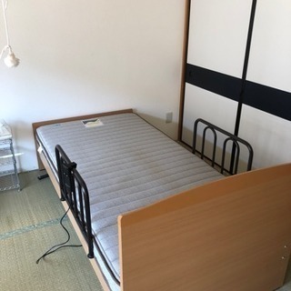 背もたれの上がる 簡易介護ベッドです。