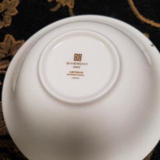 ジバンシィ食器の画像