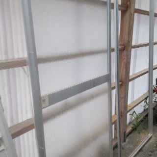アルミシルバー片引きサッシの画像