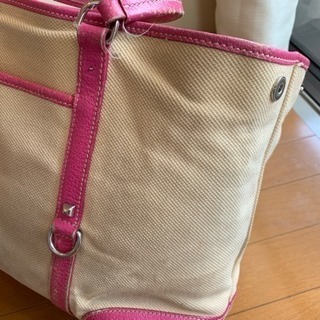 PRADAキャンバストートバックの画像