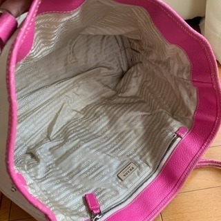 PRADAキャンバストートバックの画像