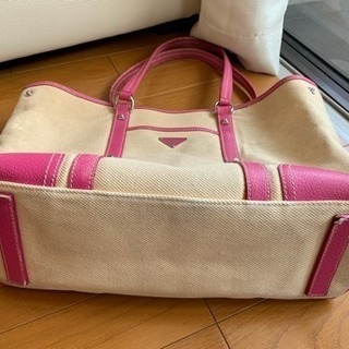 PRADAキャンバストートバックの画像