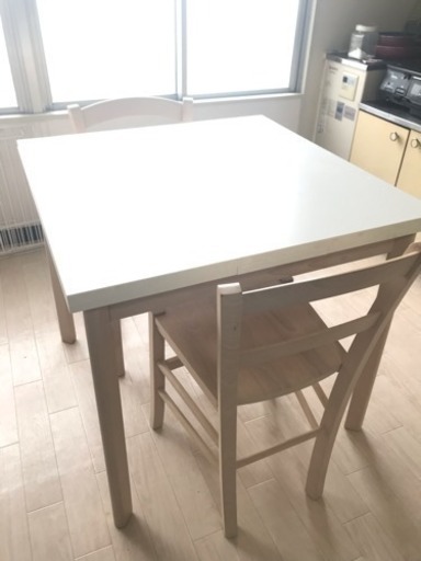 Francfranc フランフラン ダイニングテーブルと椅子二脚