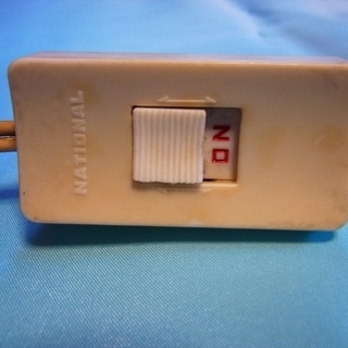 レトロ・エスニックテイストの照明(木製)　スタンドタイプの画像