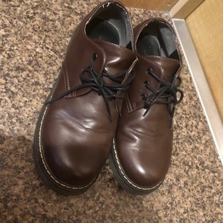 茶色 ローファー