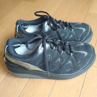 MBT スニーカー 黒 23.5-24？