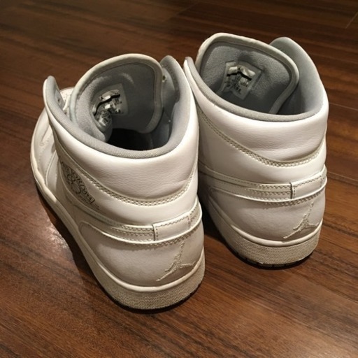 NIKE エアジョーダン1 MID
