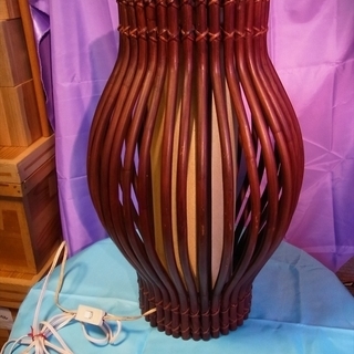 レトロ・エスニックテイストの照明(木製)　スタンドタイプ