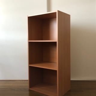 茶色のカラーボックスの画像