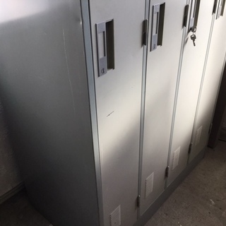 4人用　スチールロッカーの画像