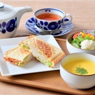 カフェスタッフ【敷島珈琲店】の画像