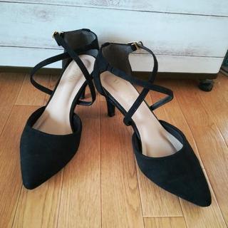 ローヒール黒のパンプス