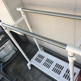 ハンガーラックの画像