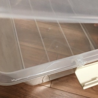 押入れケース ヒビ割れありの画像