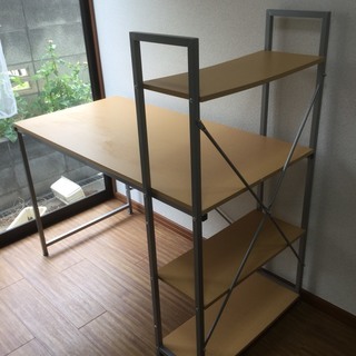 ラック付デスクの画像