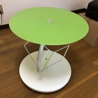 サイドテーブル