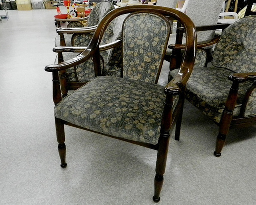 Karimoku/カリモク 1人掛けチェア ソファ 布張りアームチェア 花柄 オールドカリモク 旧ロゴ ソファー ☆ PayPay(ペイペイ)決済可能 ☆ 札幌市 北区 屯田