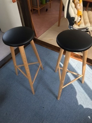処分価格 木製 革張り カウンター用スツール 二脚 美品 国産
