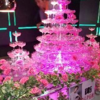 シャンパンタワー屋 内装の飾りつけなどの画像