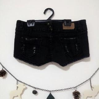 blackパンツの画像