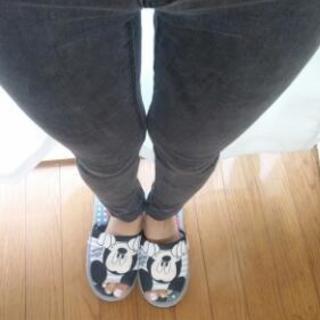 カーディガン、ベスト、ジーパンの画像