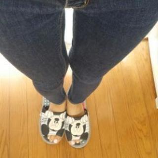 カーディガン、ベスト、ジーパンの画像