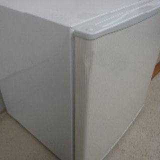 小さな冷蔵庫の画像