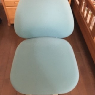キャスター付き椅子