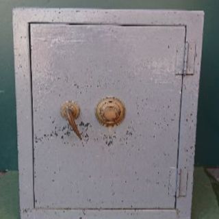 古い金庫