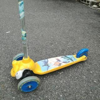 子ども用キックボードの画像