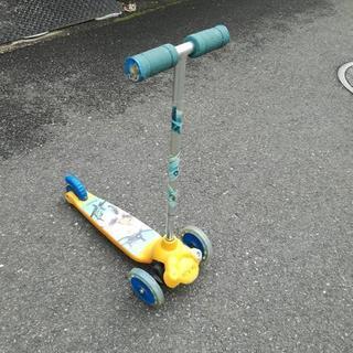 子ども用キックボードの画像
