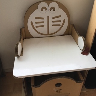 ドラえもん ダンボールの机