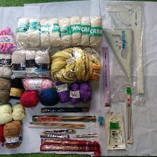 編み物用品、毛糸など。