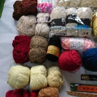 編み物用品、毛糸など。の画像
