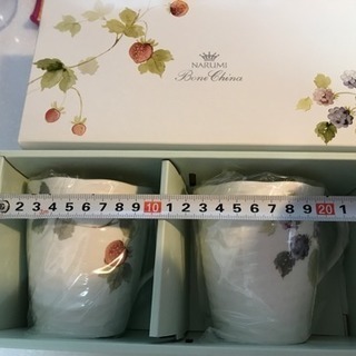 ☆新品☆NARUMI ペアマグカップの画像