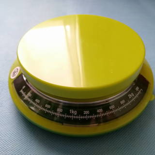 クルールキッチンスケール（グリーン、２キロまで計量可）